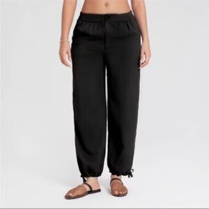 Universal Thread™ Women's Mid-Rise Balloon Leg Pull-On Pants - Black L